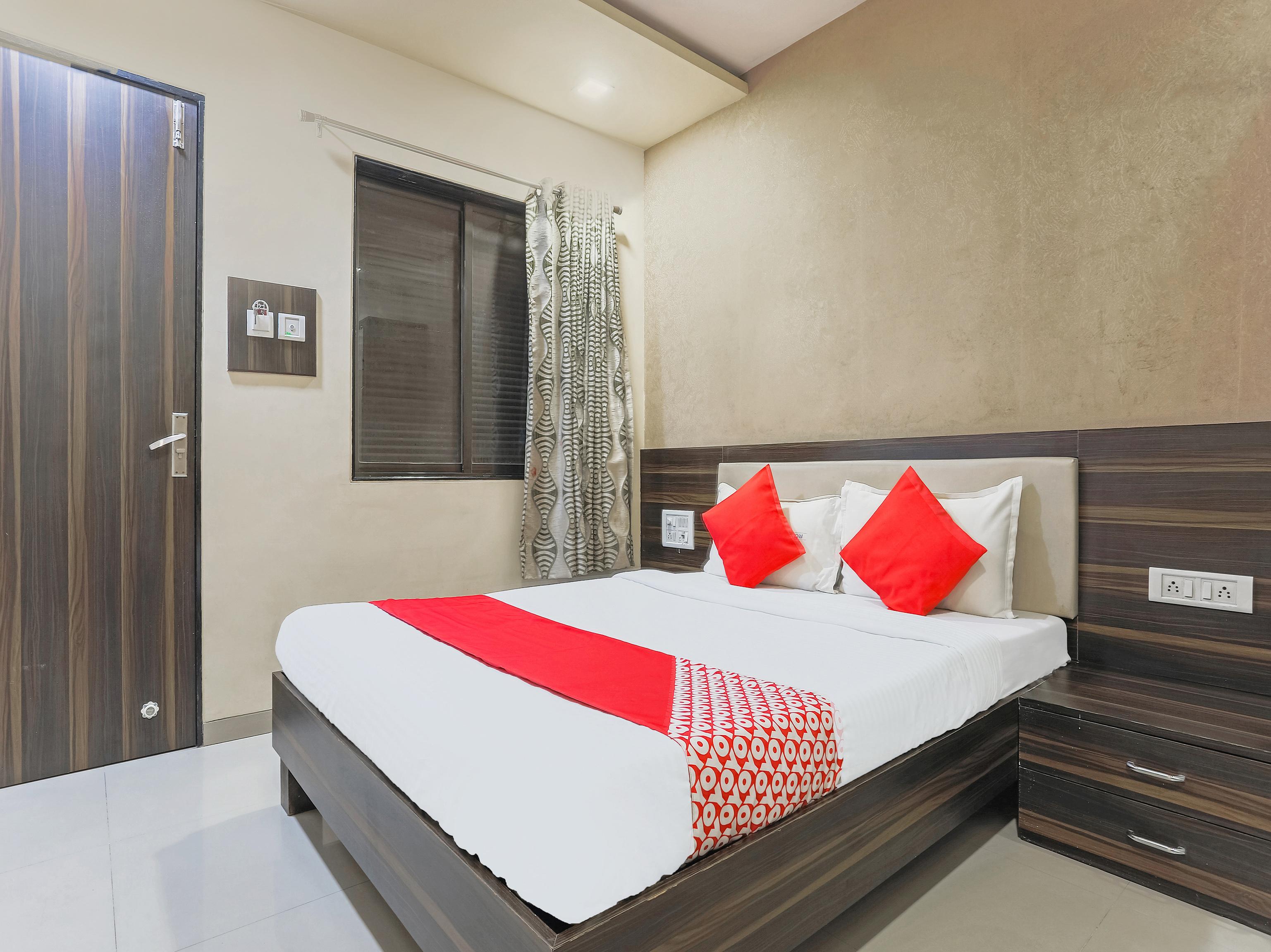 Hotel Adore Palace Mumbai Bagian luar foto