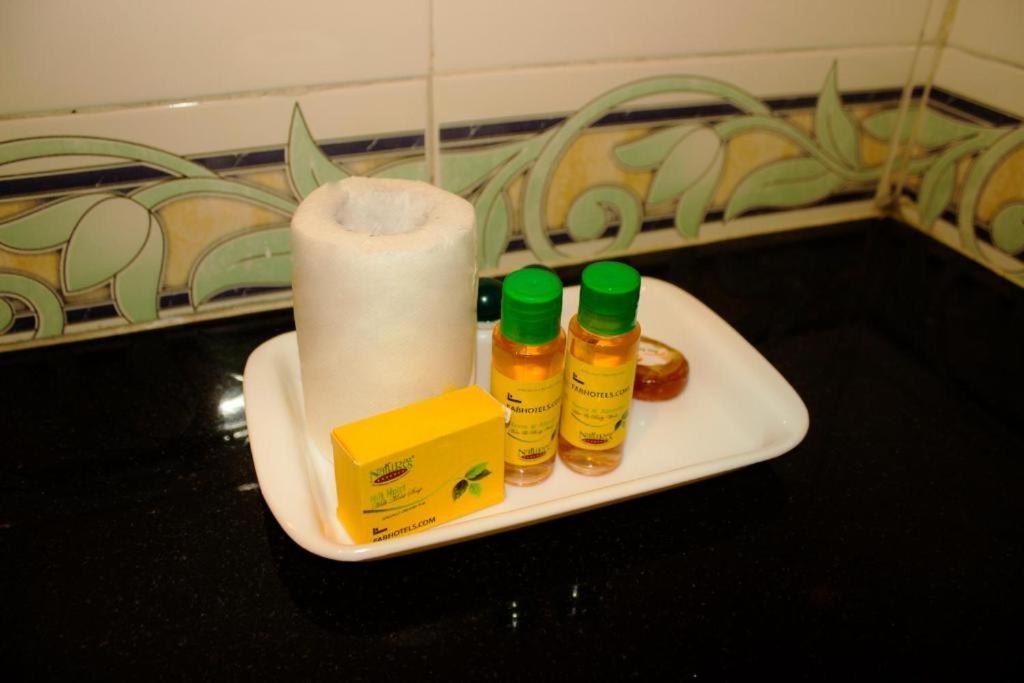 Hotel Adore Palace Mumbai Bagian luar foto