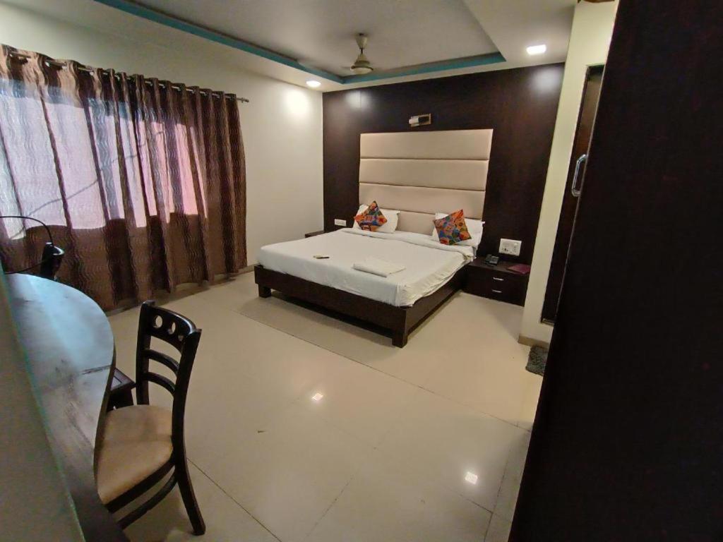 Hotel Adore Palace Mumbai Bagian luar foto