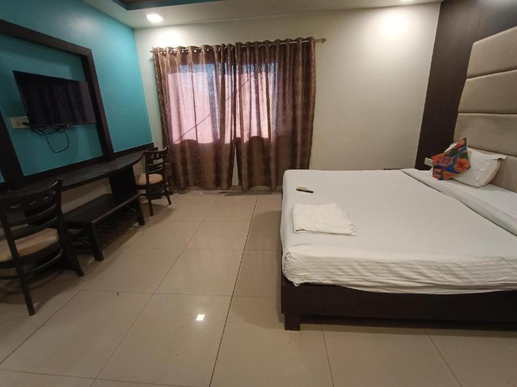 Hotel Adore Palace Mumbai Bagian luar foto