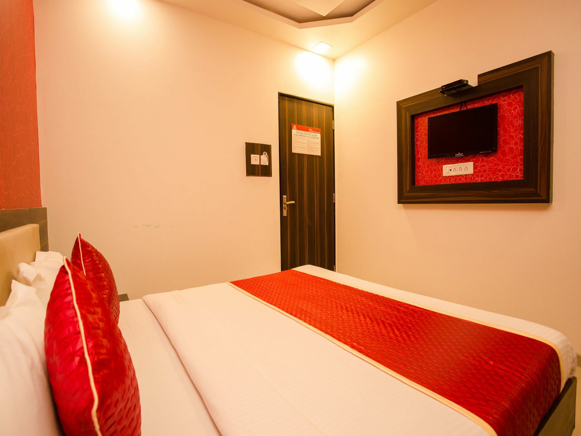 Hotel Adore Palace Mumbai Bagian luar foto