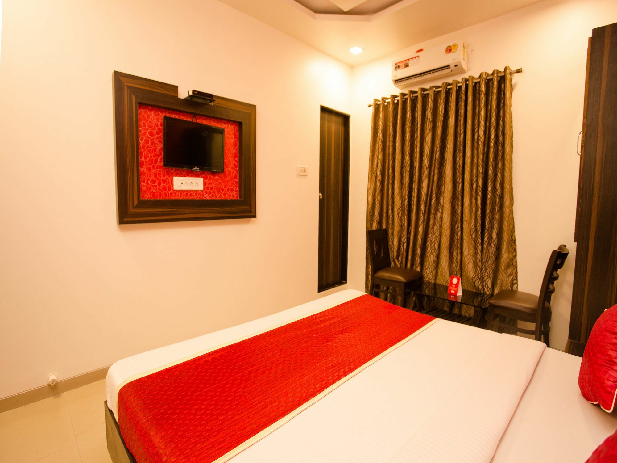 Hotel Adore Palace Mumbai Bagian luar foto